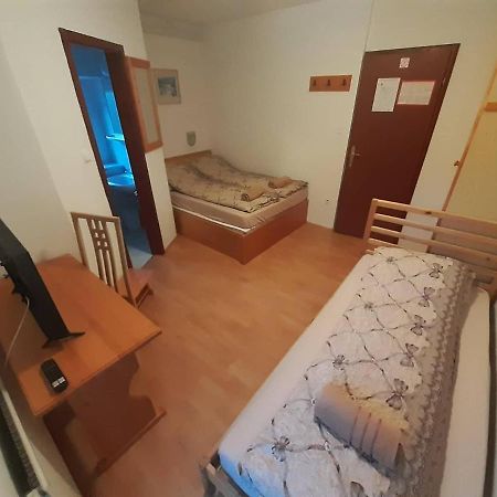 Rooms Barovc By The Lake Jasna Kranjska Gora Exterior photo A room at the hostel