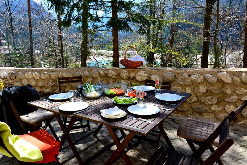 Rooms Barovc By The Lake Jasna Kranjska Gora Exterior photo A table set for a meal